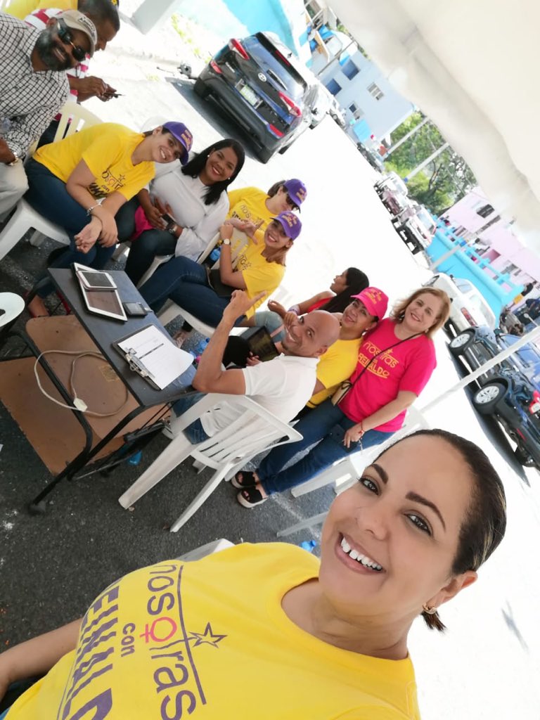 JESULINAMPARO's tweet photo. Movimientos: Nosotras con Reinaldo y Redes de Reinaldo, despliegan amplio trabajo por todo el territorio, para instruir en la forma de votar, de cara al próximo 6 de octubre, en las primarias del PLD, en favor de @LeonelFernandez presidente. #IngridconLeonel y #LaFuerzaDelPueblo. https://t.co/P7xHkOzqFq