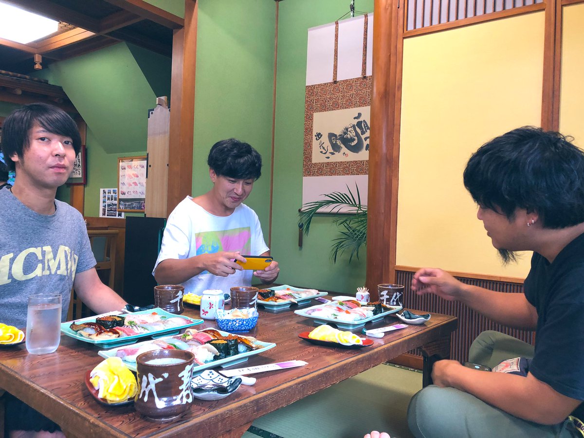 matsui_k_'s tweet photo. "秩父のHOCKLE HOCK"として"秩父のmabuta"のレコ発ツアー富山編、金沢編に帯同できて幸せを極めた2日間が終わってしまった。
"府中のココペリドット"も2日間一緒にいれて仲良くなれた。。財産ありすぎて困っちんぐ。
#HOCKLEHOCK
#mabuta
#ココペリドット
#困っちんぐ https://t.co/6pOIC4BaOc
