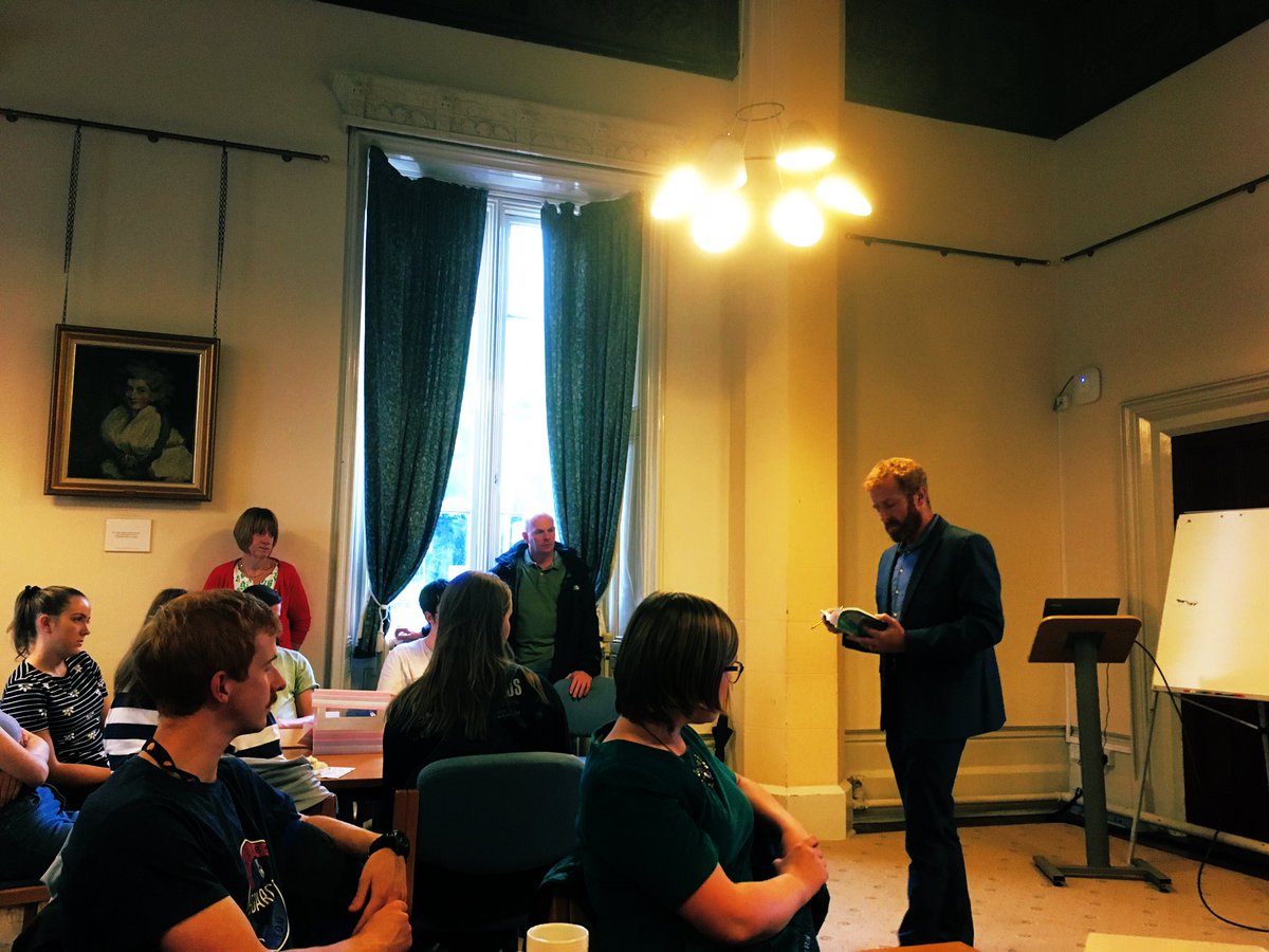 Sioned_W's tweet photo. Digwyddiad arbennig iawn yn Siambr y Cyngor ysblennydd @Prif_Abertawe yn dathlu doniau rhyfeddol beirdd ac ysgolheigion @CymraegAbertawe - os nad ych chi wedi prynu cyfrolau #Llafargan @NeiKaradog a #Parcio Tudur Hallam - mynnwch gopi! https://t.co/6uftGd8fDY