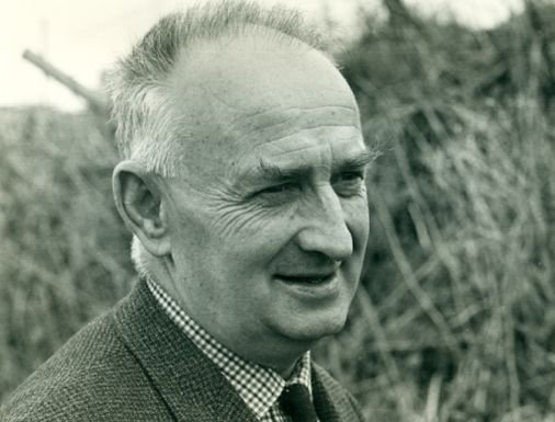 Ganwyd /Waldo Williams, un o feirdd Cymraeg mwyaf yr 20fed ganrif, a oedd hefyd yn genedlaetholwr, sosialydd ac heddychwr, yn #Hwlffordd, Sir Benfro #arydyddhwn 1904 bywgraffiadur.cymru/article/c11-WI… #yagym #HanesCymru #Cymru