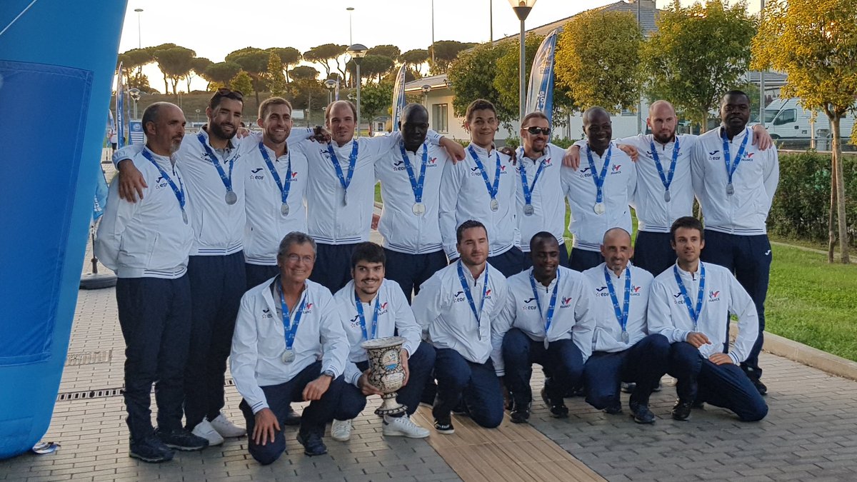 Les Bleus 🇨🇵 sont vice-champions d'Europe de cécifoot ! Bravo à eux pour cette belle médaille d'argent. 🥈 Les espagnols sont les nouveaux champions d'Europe après leur victoire 3 buts à 1 face à la France.
