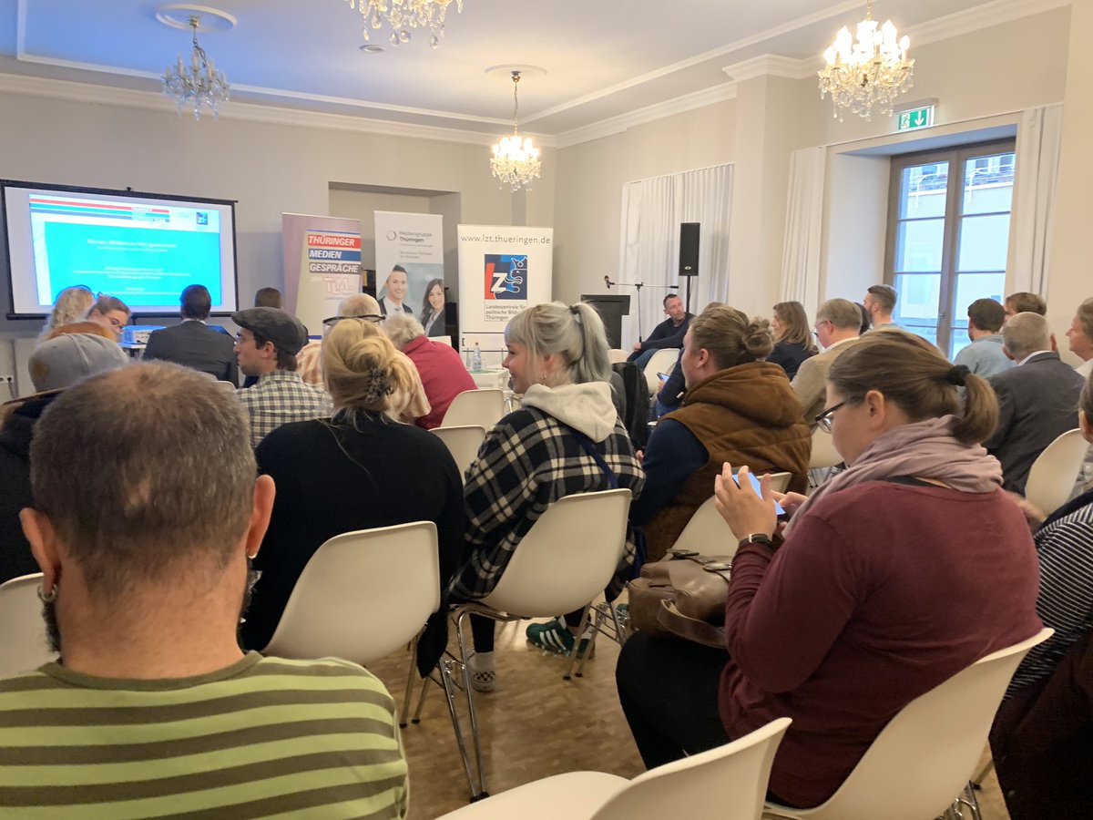 fasco's tweet photo. #tmg19 @Wahlbeobachter gibt Tipps für erfolgreichen social-media-Wahlkampf: Inhalt wichtig, Respekt zollen, Vertrauen aufbauen, Netzkultur verstehen, Zuhören statt nur Senden, Mehrwert schaffen... Heute bei Thür. Mediengespräch https://t.co/Knup6fa8oo https://t.co/dIVJW5LgGK