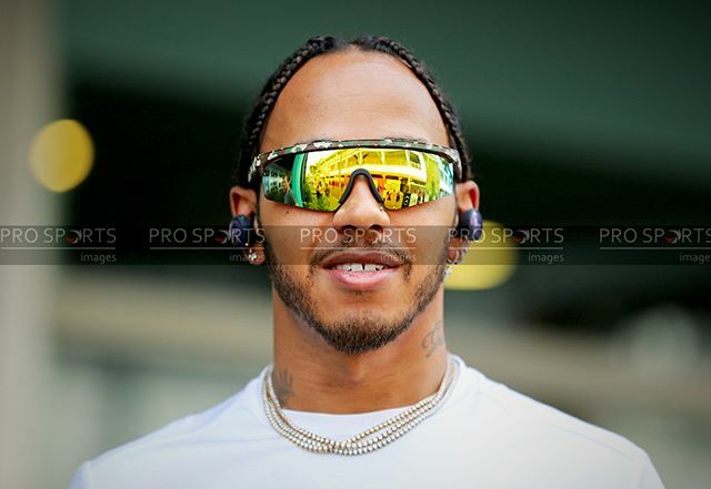 ProSportsImages's tweet photo. #lewishamilton @lewishamilton #singaporegrandprix2019 #Formula1 2019 @f1 #SingaporeGP #f1 #mercedes #mercedesbenz @mercedesamgf1 #mercedes_amg 
Image: @elliejhoad via @Prosportsimages #ProSportsImages @pro_sports_images_ltd  https://t.co/nsJGqmH36Q https://t.co/x4Kv52hNOn