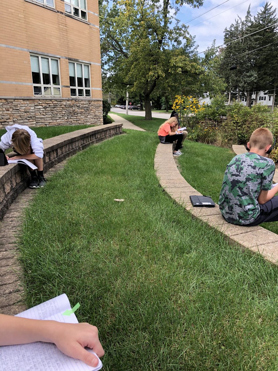 MrsFirstPage's tweet photo. Writing outside while the weather is still beautiful... https://t.co/iOMRhnaiNV
