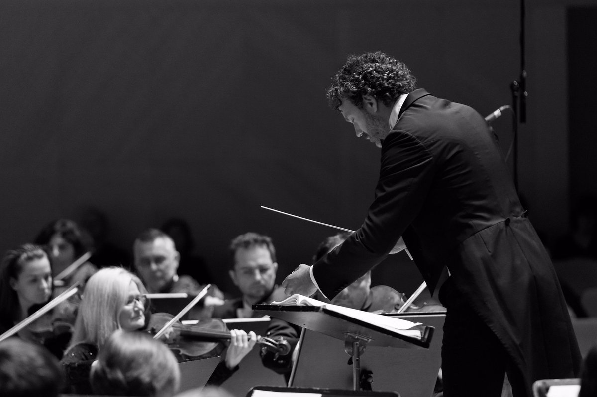 This week I’m excited to be in Warsaw with Sinfonia Varsovia,  Diana Tishchenki and Nicholas Angelich where we’ll be performing the closing concert for Folle Journee Festival on 29th September with artistic effects from Katerina Barsukova