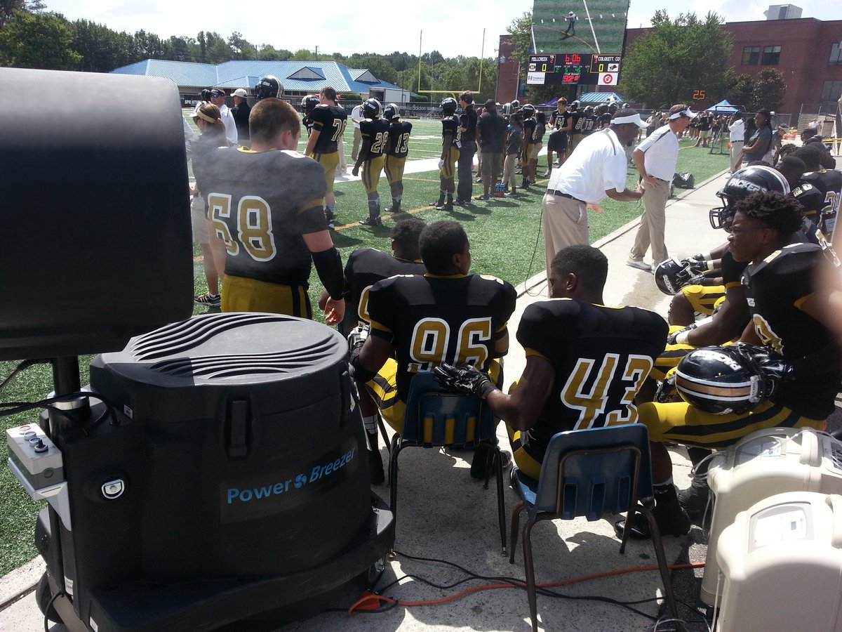 PowerBreezer's tweet photo. Football season is heating up. #PowerBreezer is the portable #coolingsolution of choice for #studentathletes and professional players #Beattheheat #EveryoneDeservesToBeCool
https://t.co/f3qyoXSDil https://t.co/xMQBresu5F