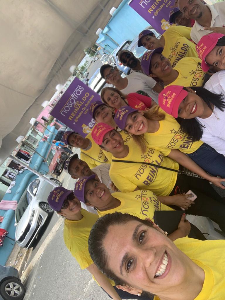 JosefinaCas08's tweet photo. Continuamos hoy con el instructivo de cómo votar por Leonel en las primarias del día 6. Una parte del equipo de Nosotras con Reinaldo,la mañana de hoy en el Hoyo de Chulin, los demás en otras localidades. #ingridconleonel #LaFuerzaDelPueblo https://t.co/7df6RF7QOQ