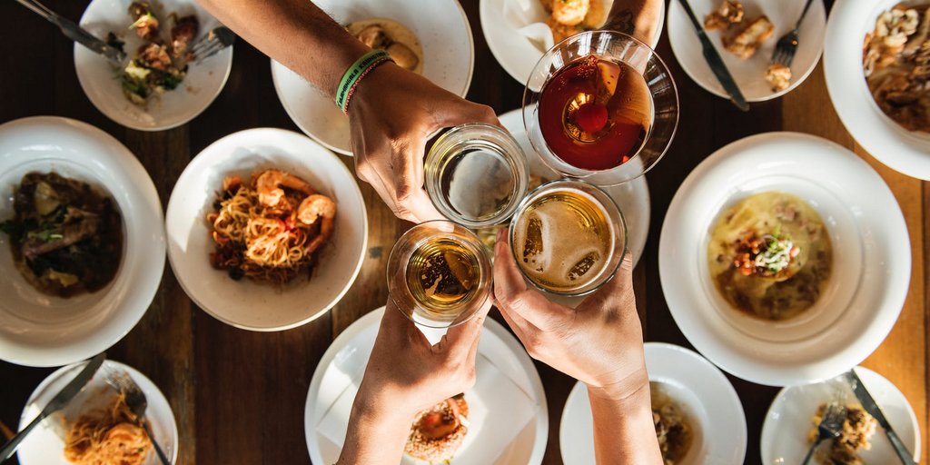 Ti aspettiamo martedì 1 ottobre dalle 19.00 alle 22.30 nel giardino del Circolo Tennis Belle Arti (Flaminio) per il primo apero connection della stagione 🤩

🍕15€ buffet + open bar 🍷
Prenotati subito => ow.ly/uVvj30pBc2p