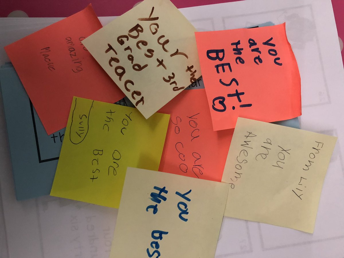 3wlittlefalls's tweet photo. When youβre in the middle of a math lesson & you can hear giggling outside your room...something is up! #spreadingkindness #suspiciousactivity #noteseverywhere https://t.co/PzmSS6OQEM