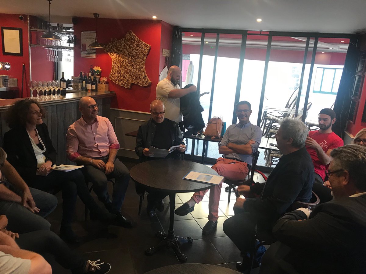 olivierbianchi1's tweet photo. Présentation à la presse du livre blanc du @clermont_2030 laboratoire démocratique une contribution citoyenne pour continuer à faire grandir Clermont. Des idées utilisables par tous pour l avenir de notre cité. Merci à tous de votre engagement #démocratiecontributive https://t.co/7cTCqovW7C