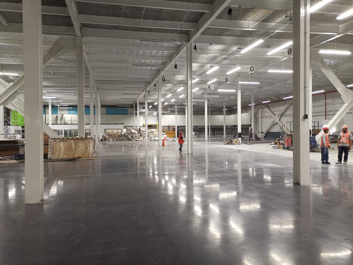 planasmasip's tweet photo. Visita a una obra de los compañeros Guatemaltecos. Sistemas de pisos:
✔️#RCRSilifibe con endurecedor #Qualitopmillenium + junta #permabanSignature
✔️#RinolCrete en zonas de proceso
✔️#RinolparkingPL en cubierta
#RCRproducts @RCRIF #LideresDelMundoPlano https://t.co/uU6AJrZmmv