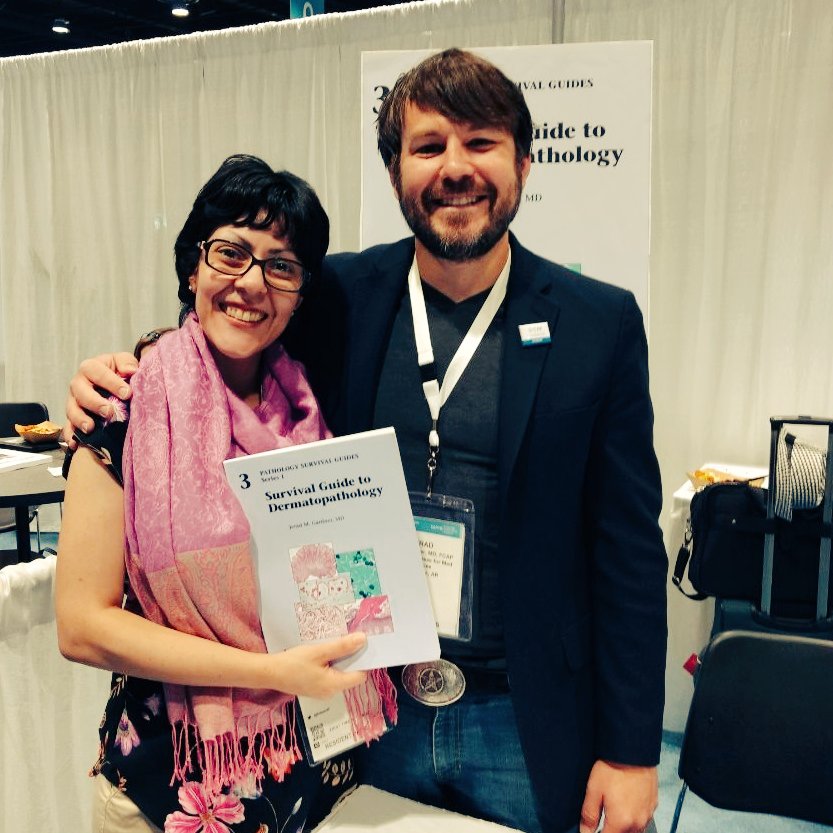 AmlashiF's tweet image. Very honored to meet @JMGardnerMD at #cap19 and very excited to have his book as my survival guide in my future skin biopsies!!
