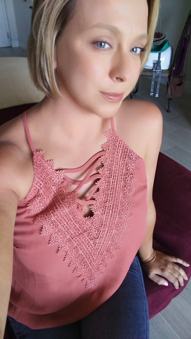 A great workout this morning, fresh mani pedi, then a healthy lunch at my fav Thai place. Now I'm ready<a href="/tag/momcomesfirst"class="tags"><span>#momcomesfirst</span></a>