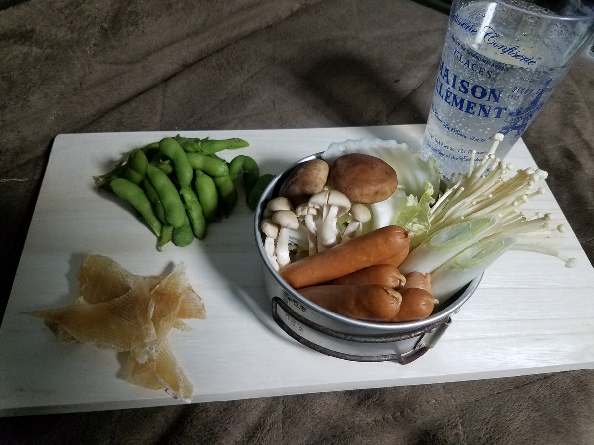 Yocchizipper2's tweet photo. トラック飯
    
枝豆 エイヒレ 鍋 レモンサワー

#長距離 #飯 #トラック 
#長距離トラック https://t.co/PIMTbEdKwQ