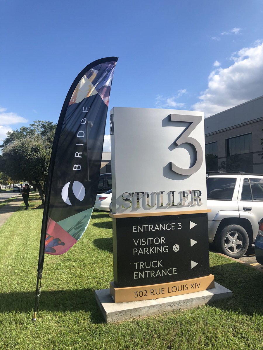 JCKMagazine's tweet photo. #StullerBridge Bridge 2019: Four ways to up your in-store game from Stuller's VP of customer experience.
https://t.co/uvP8ASz0Fc https://t.co/unsvoCe7wH