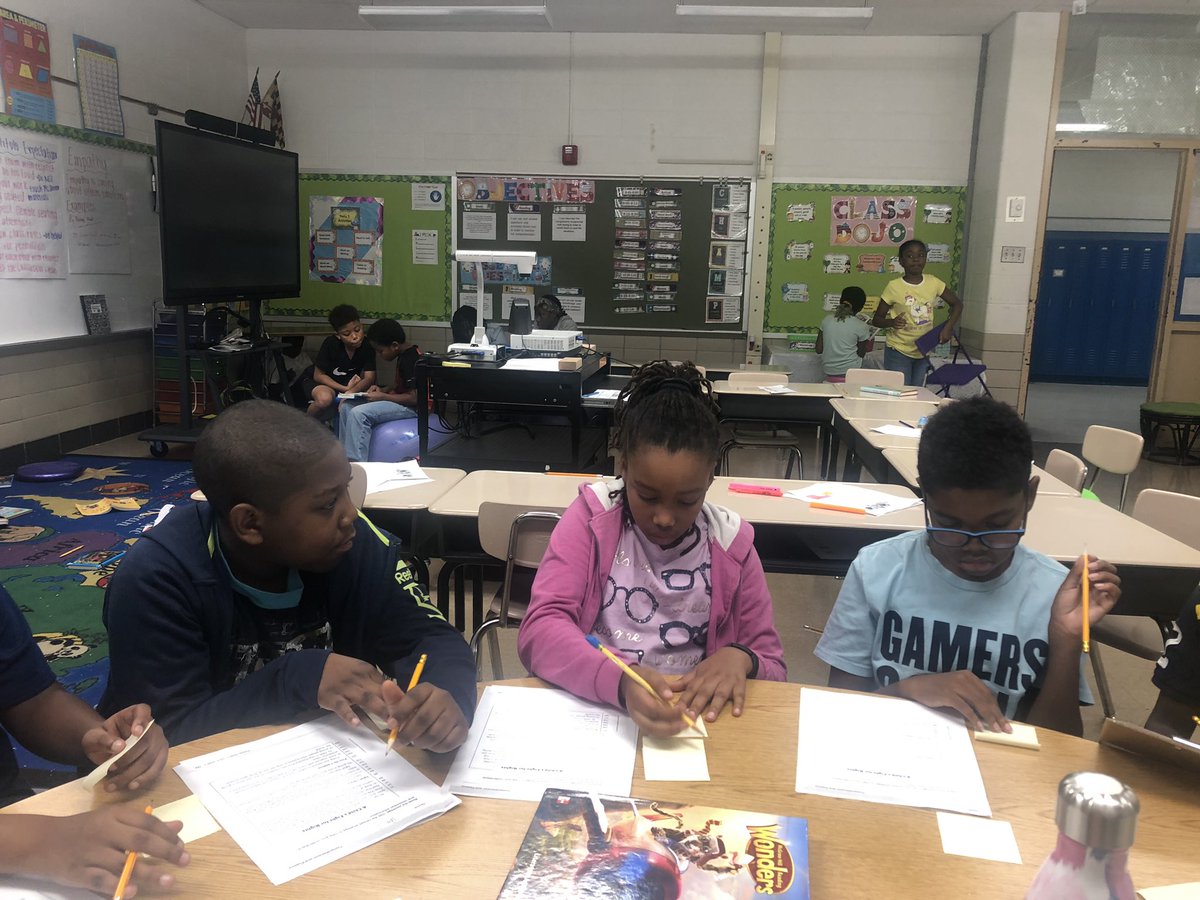Ms_Stevens4's tweet photo. Fourth graders are learning to #readlikeaboss by using comprehension tools! #fourthgrade #bcps #literacy #comprehension @nashaeb @fayfayallday1 @spoland123 https://t.co/cxxjKWki16