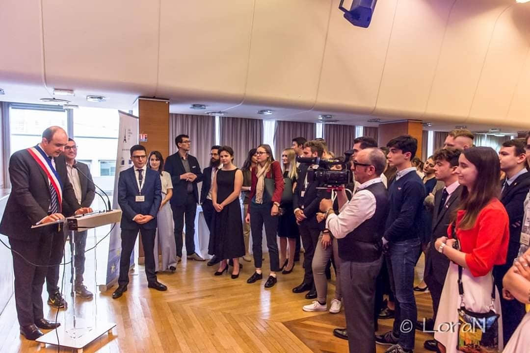 ModeleuParis's tweet photo. Civic Reception of #MEUP2019🍾🇪🇺 @Mairie17 thank you for this amazing evening 🇫🇷🇪🇺 #EUforYouth #FutureforEU #MEUP2019 https://t.co/ISngzHiDpt