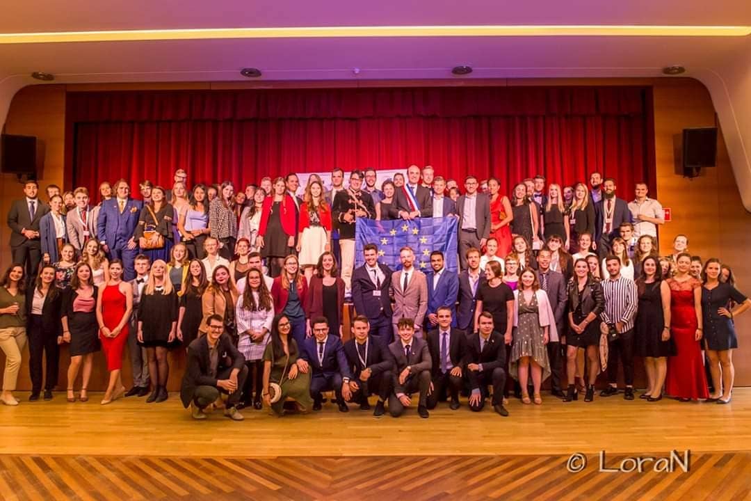 ModeleuParis's tweet photo. Civic Reception of #MEUP2019🍾🇪🇺 @Mairie17 thank you for this amazing evening 🇫🇷🇪🇺 #EUforYouth #FutureforEU #MEUP2019 https://t.co/ISngzHiDpt