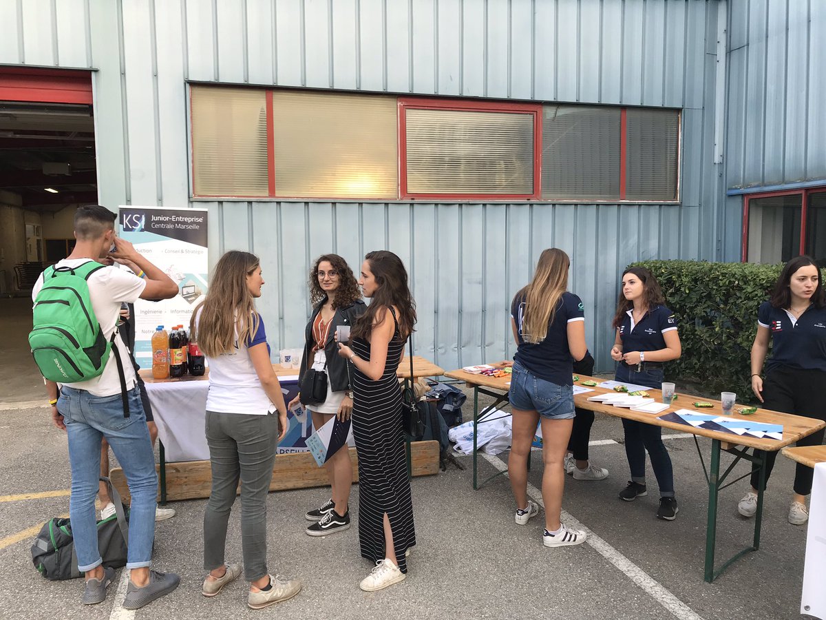 KSI organise ce soir un barbecue avec le @_foceen, <a href="/FabLabMarseille/">FabLab Marseille</a>, <a href="/Ginfo_ECM/">GInfo</a> et Centrale Finance 🌭 L’occasion d’échanger avec la nouvelle promotion de <a href="/CentraleMars/">Centrale Marseille</a> autour d’un bon repas avant de commencer les formations la semaine prochaine 📚