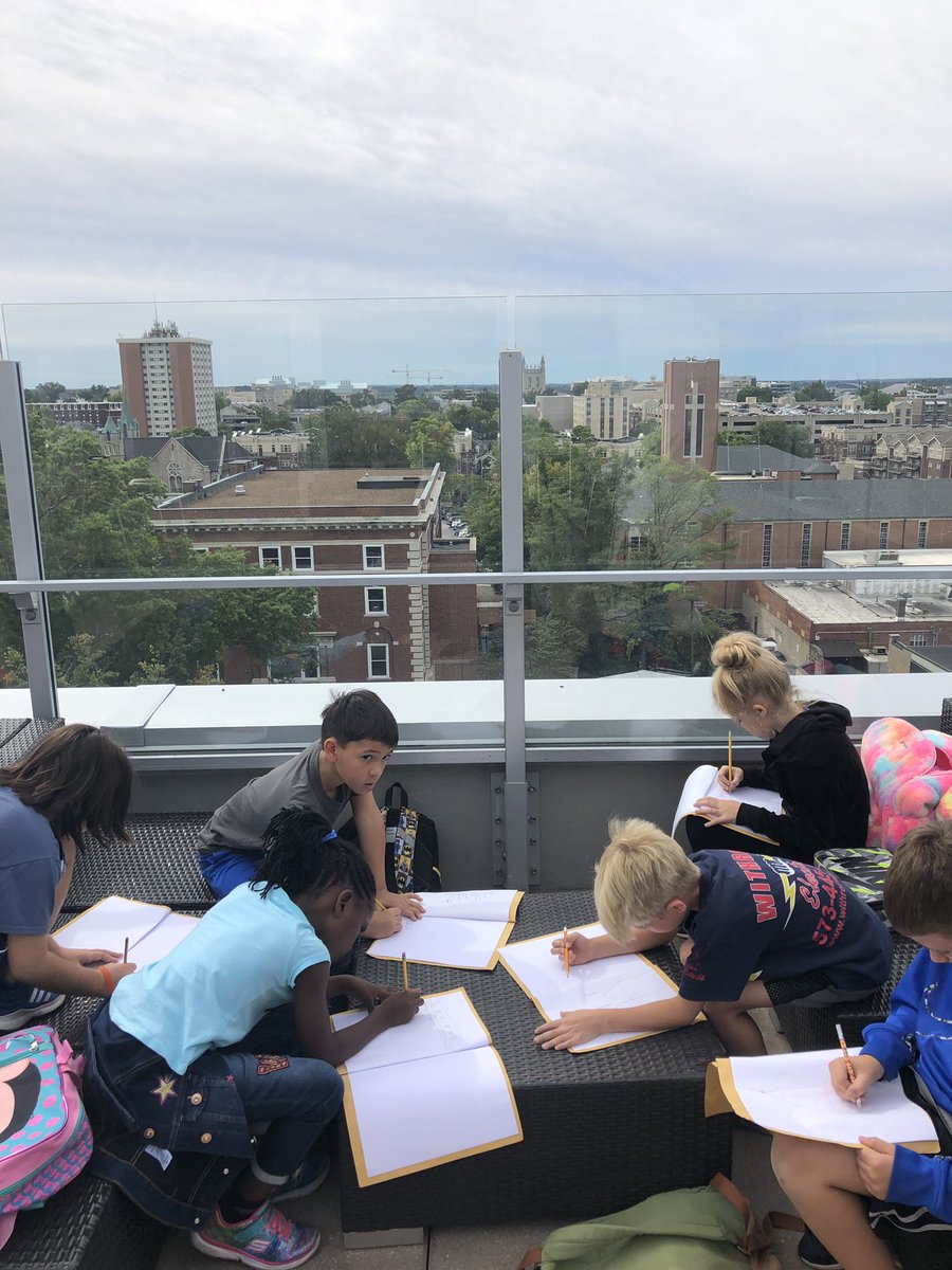 donohoLSEArts's tweet photo. Working on the concept of bird’s eye view with some rooftop sketching! @TheRoofColumbia @LaceyLSEArts @MTummonsLSEArts @BurkemperLSE @LSEArts https://t.co/KE0InrVTFN