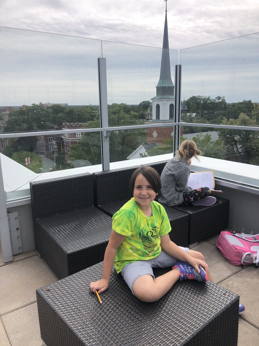 donohoLSEArts's tweet photo. Working on the concept of bird’s eye view with some rooftop sketching! @TheRoofColumbia @LaceyLSEArts @MTummonsLSEArts @BurkemperLSE @LSEArts https://t.co/KE0InrVTFN