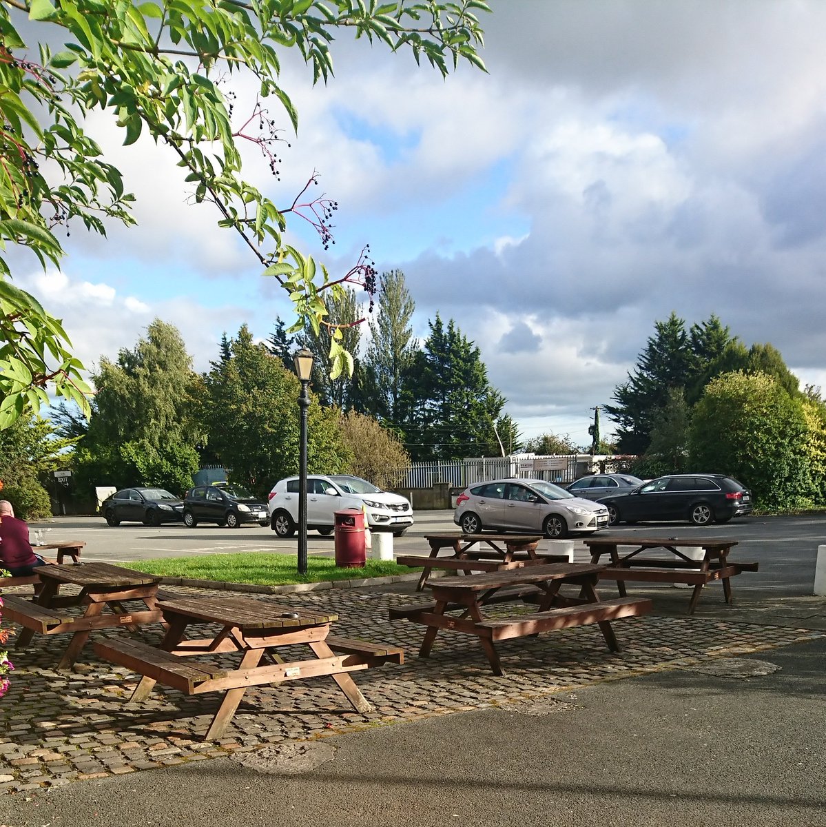 PubsofDub's tweet photo. The Coachman's Inn in Swords is a stone's throw from Dublin Airport. Serving a variety of carvery dishes between 12-8pm, grab some grub before you fly! ✈️We have one question though: to gravy or not to gravy? 🤔🍴 #PubsOfDublin #WednesdayWisdom #Dublin https://t.co/fbRauPBHi5