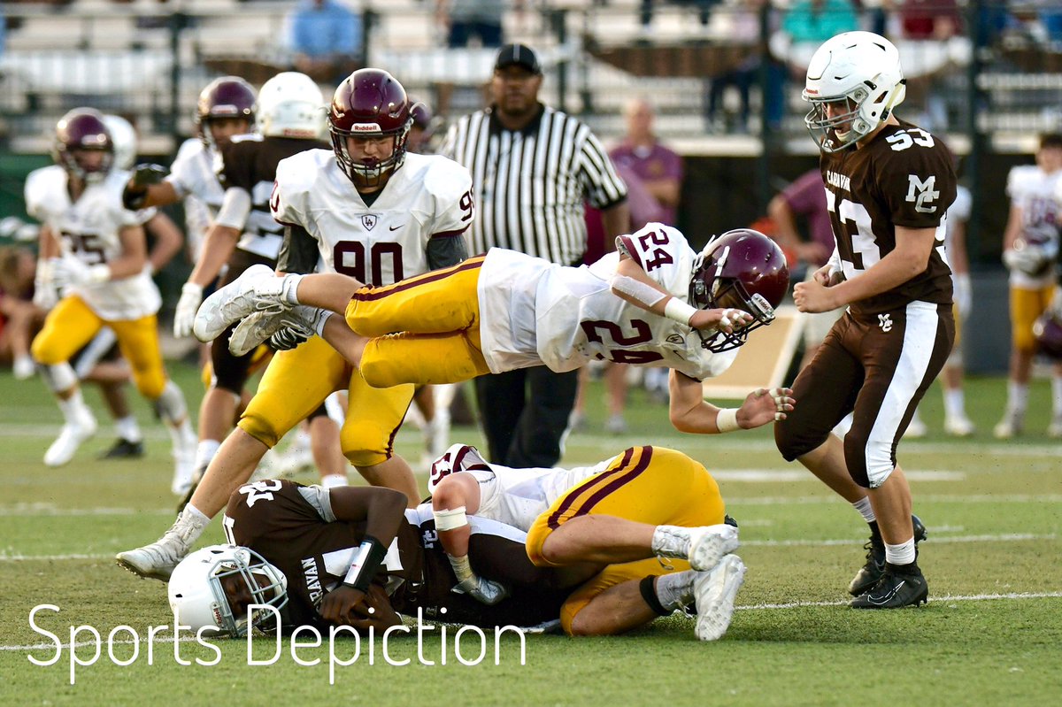 SDepiction's tweet photo. @LoyolaAcademy @Ryderkolaski24 has Jamie McCabeβs 6! This is my favorite picture of the night! #LoveWhatIDo #FutureLAVarsity @phay2326 @LAGoRamblers πππ https://t.co/tNAsLBtqil