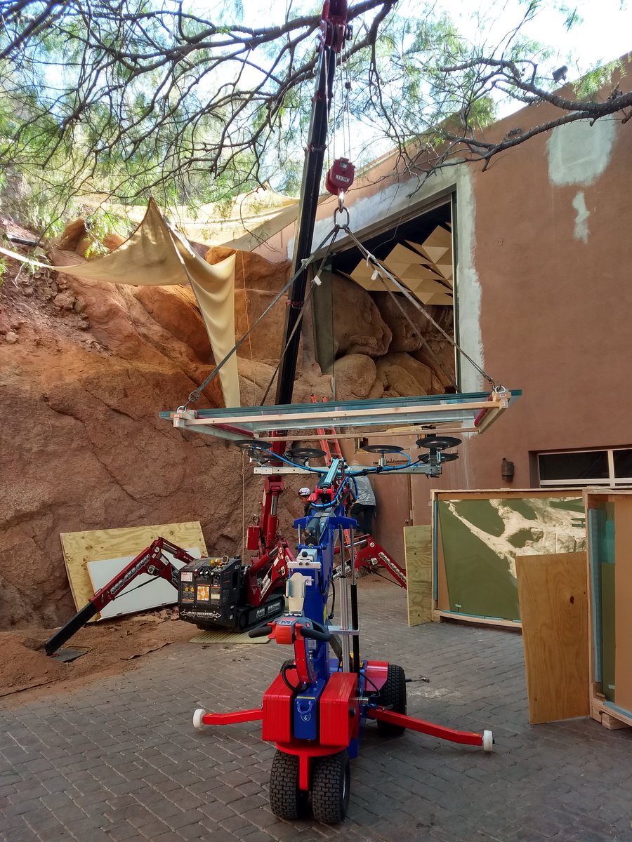 spydercranes's tweet photo. #SPYDERCRANE and #MAVLift hard at work in Phoenix! Doing some excellent #teamwork together. https://t.co/dJnWOuuCTl