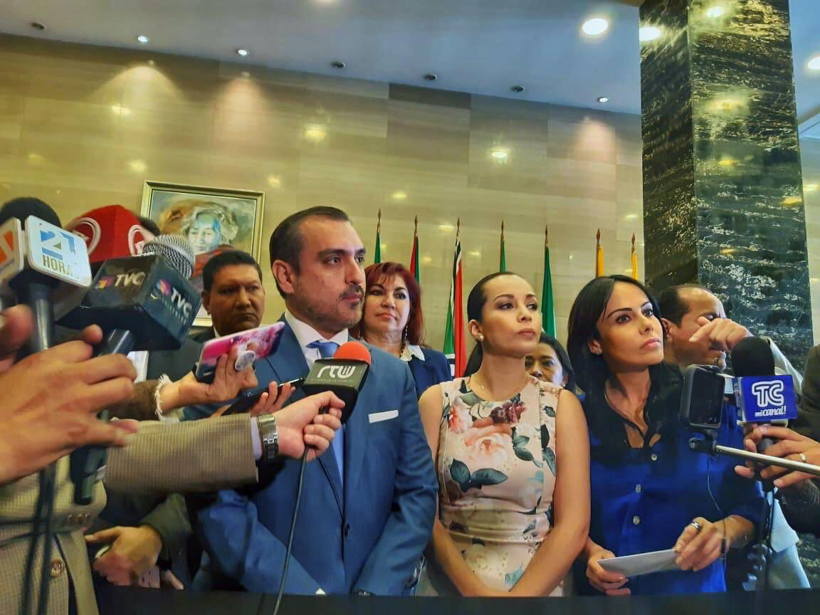 Hoy 8 de los 12 Legisladores que conformamos la Comisión de Derechos de los Trabajadores ratificamos nuestra voluntad de sesionar y a la vez requerimos la renuncia de quien la preside.