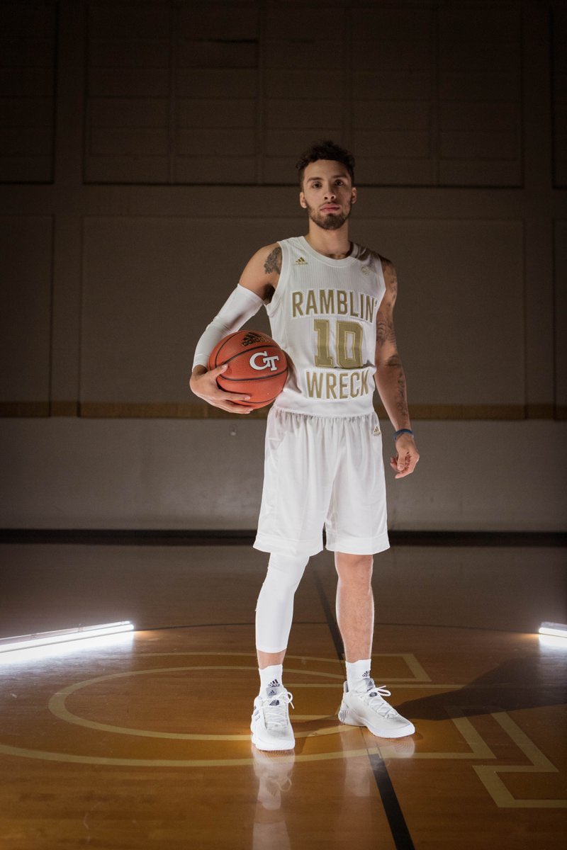 englpsisbarro's tweet photo. I am pleased to announce that I have committed to From The Rumble Seat to become a basketball staff writer. I’d like to thank my family and friends for putting me in position to be successful. #150PercentCommitted #RespectMyDecision #NoInterviews https://t.co/1mwmRiYbu1