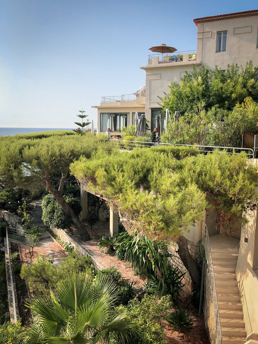 compassandtwine's tweet photo. Incredibly charmed by the seaside dream of a hotel @lesrochesblanches and already planning our next trip back. #compassandtwine https://t.co/zcnnHvDsYd