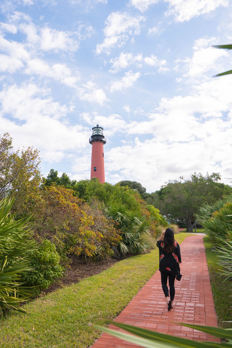 A6: @VISITFLORIDA Check out the stunning views of Jupiter's intracoastal from @JupiterLH and visit the home of the beloved sea turtle patients at @LoggerhadMC to take a rare look into the world of marine life rescue at the working sea turtle hospital. #OnlyatJBR #FLTravelChat https://t.co/aBxvqxVZca