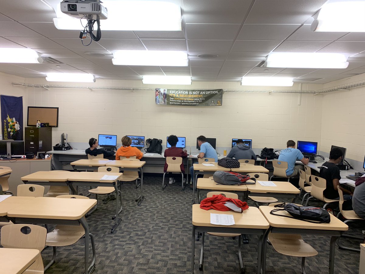 MCCTCcbi's tweet photo. Seniors Beginning Career Research project. #careers https://t.co/BeaTFELbBM