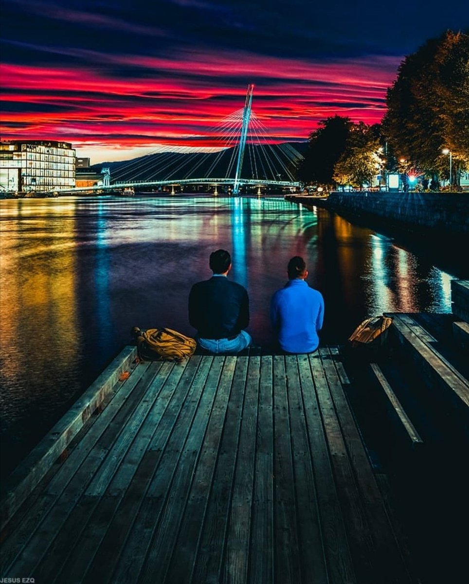 DrammenUteliv's tweet photo. 🤔🤔🤔 #drammen #drammenuteliv #drammenselva #sunsets https://t.co/l6kt4Kclik