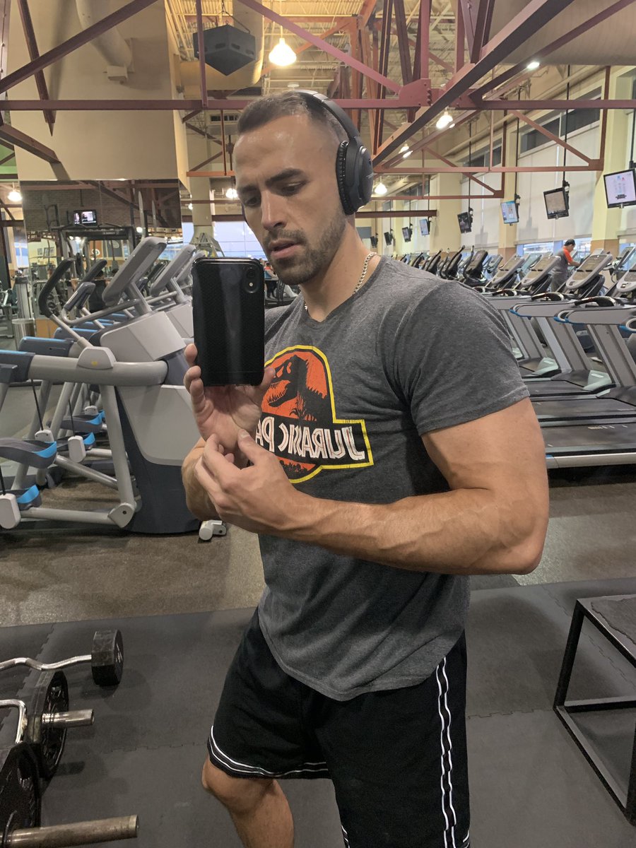 BlakeMathewsWX's tweet photo. Whoa! Came across this beauty earlier today (left). Chunky monkey!! I like the now (right) pic better. #CrossFitHTown #TwoADays #Diet #Fitness #Beard https://t.co/efTp6KWNNw