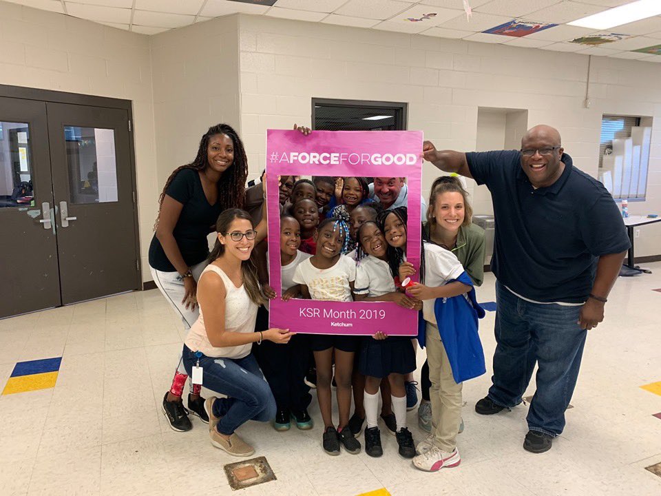 Good looking team giving back as part of <a href="/KetchumPR/">Ketchum</a> KSR Month 2019 🙌 #aforceforgood #atl <a href="/gregdauphin/">Greg Dauphin</a> <a href="/mrchipyork/">Chip York</a> <a href="/JennBinsPR/">Jenn ‘Bunny’ Bins</a> <a href="/BarbaraBermudez/">Barbara Bermudez</a>