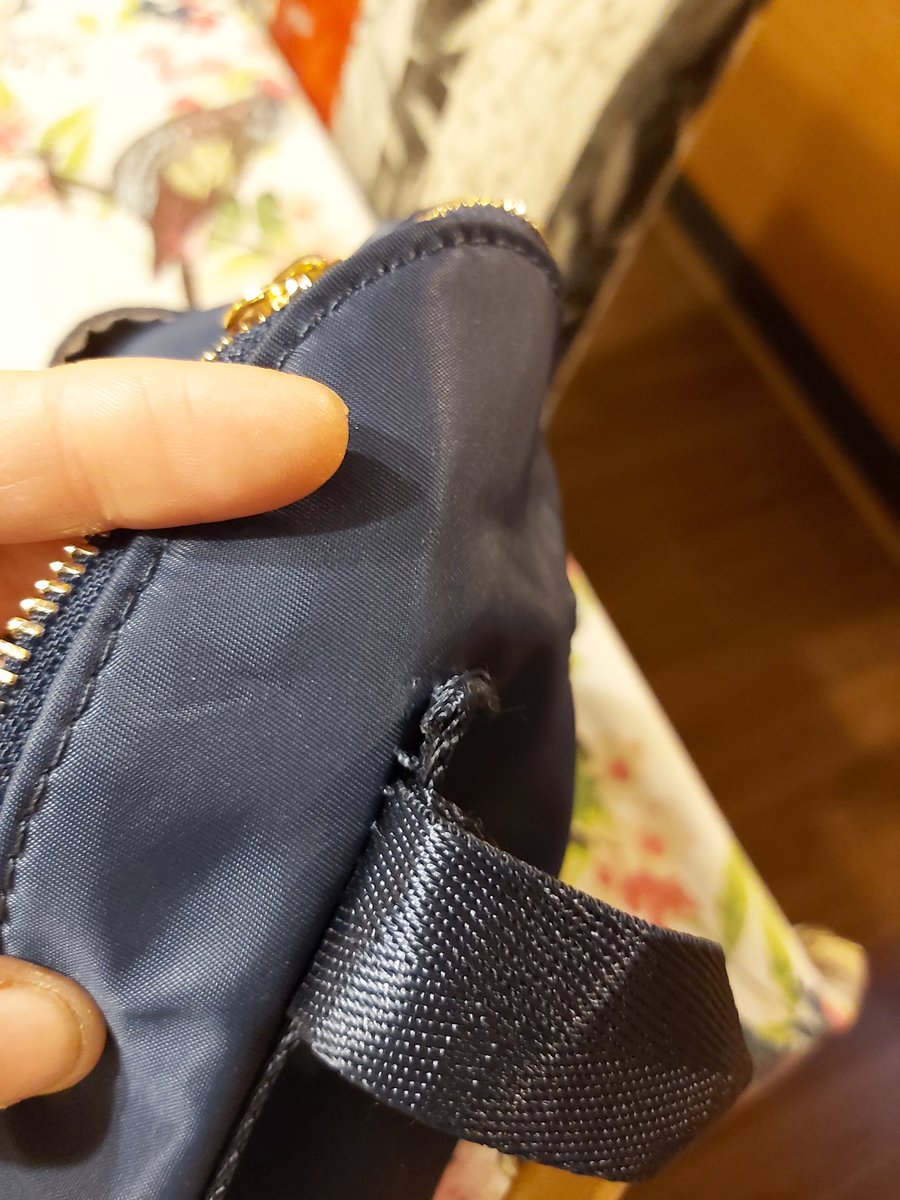 PRISCILADERIOS's tweet photo. @TiendasSei  Lamentable. Cambié por tercera vez un producto antes de 3 meses, sé que no dan una cuarta vez. Tan sólo tiene 3 días, pagué $9000, y está así... https://t.co/sb1drUkTzO