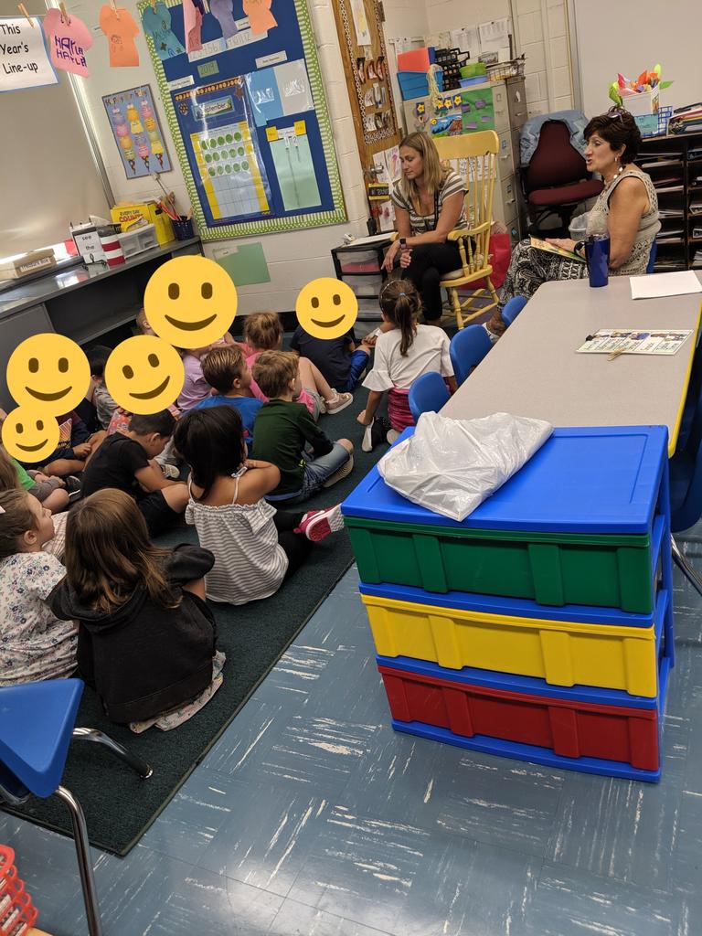 EScillieri's tweet photo. Apshawa K discussing good character with their teachers through a story. And Mrs. Mett working with her students on sounds and letter formation.  A great day of learning at Apshawa today! #WMHighlanderPride https://t.co/AOHGYLzqVj