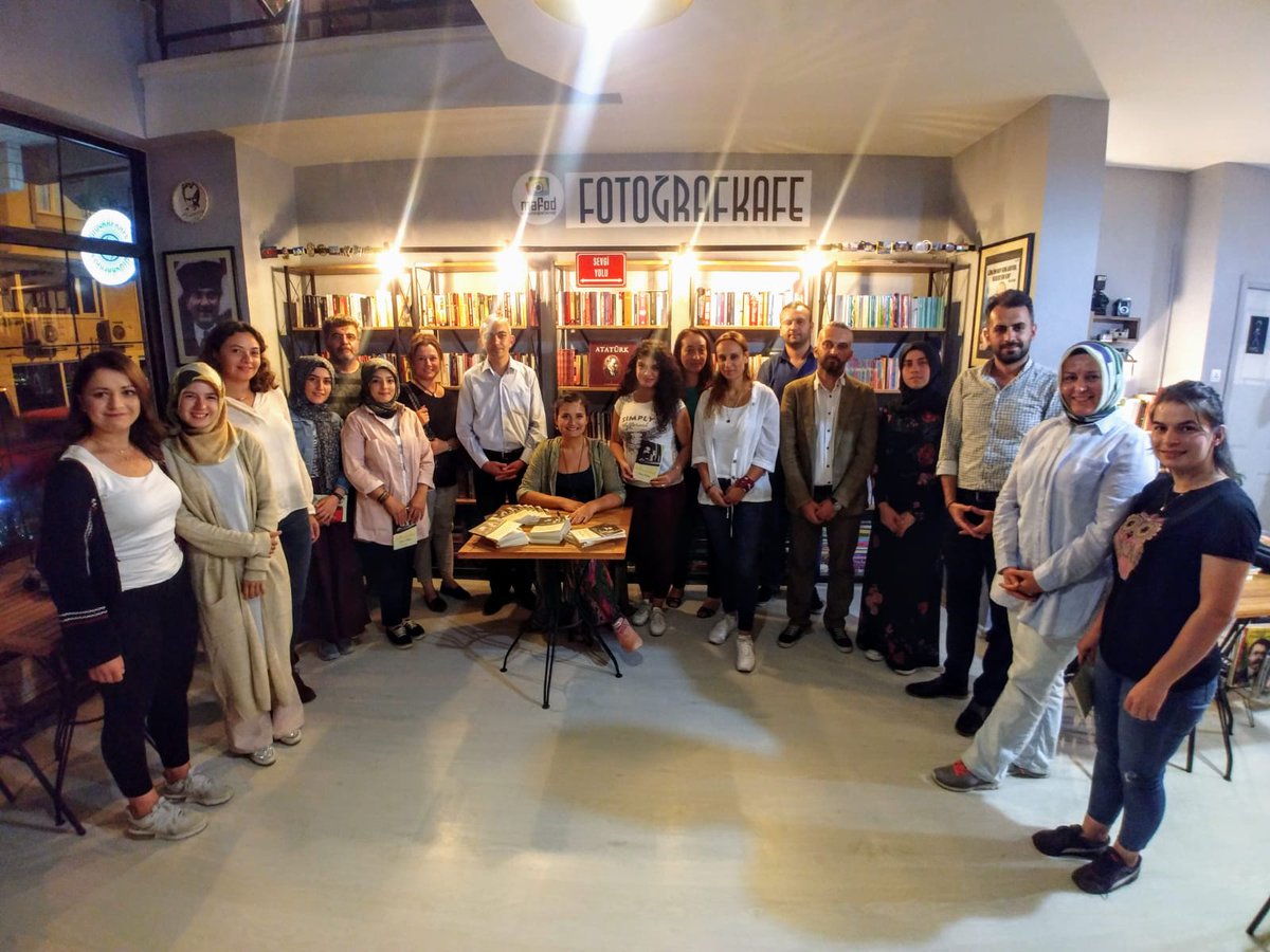 nazmicaykara's tweet photo. Gençlik ve Spor Bakanlığı destekli "Yaşam Işığım Fotoğraf"projesi FOTOĞRAF KAFE' de Fotoğraf Sanatçısı Füsun Özbek'in Fotoğraf gösteri, söyleşi ve kitap tanıtım etkinliğini gerçekleştirdik.
@kasapoglu
@ozturkyunus45
#gsbgencliksporbak
#gençlikprojeleridestekprogramı
#mafod https://t.co/8VCxSeINSn