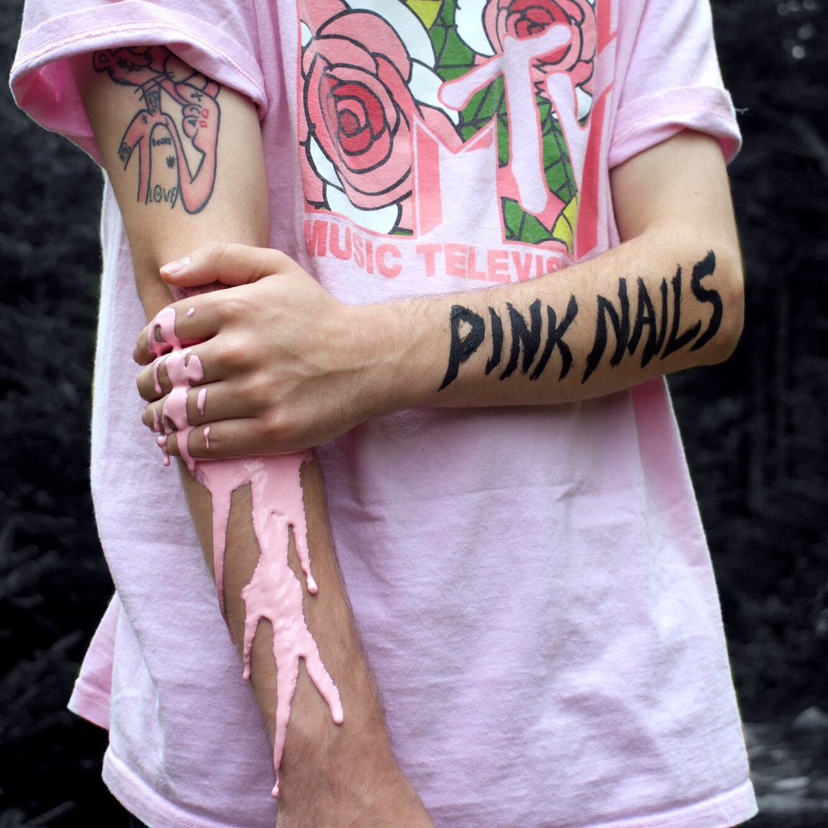 bailssays's tweet image. Pink Nails finally drops on thursday people😌💖💅🏻 first of a 10 song set i’ll be dropping over the next few months:) 

Artwork &amp;amp; concept by @maria_lewis6 
Track produced by @saetomusic 🔥

ilu all im so excited