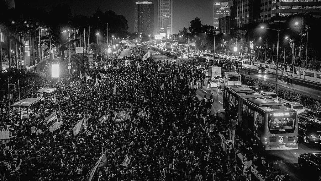 babytummyyoun's tweet photo. don’t pray for indonesia, but pray for who fight for indonesia💛 
#HidupMahasiswa https://t.co/zr8Sokvp0t