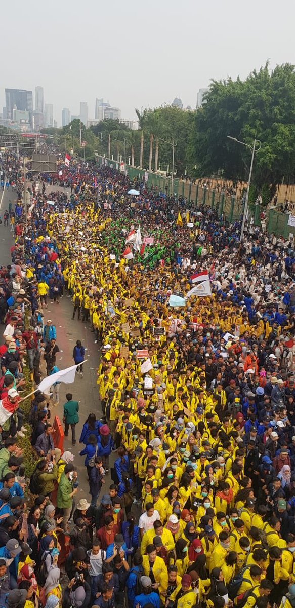 babytummyyoun's tweet photo. don’t pray for indonesia, but pray for who fight for indonesia💛 
#HidupMahasiswa https://t.co/zr8Sokvp0t