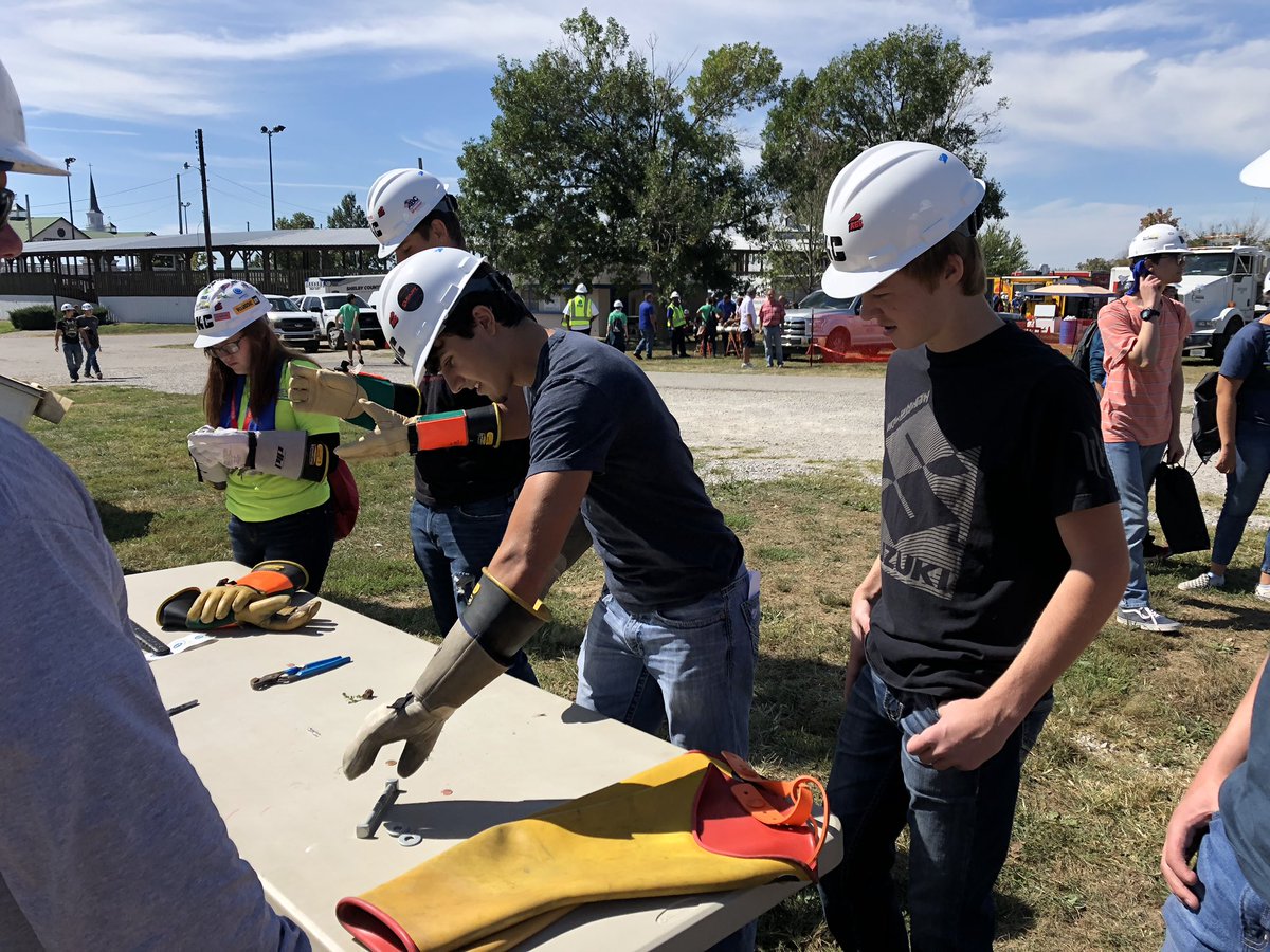 MonroeCoATC's tweet photo. Great trip to KY Construction Career Fair Days. Thank you, Cleary Construction, for providing lunch and to the Career Fair Committee for the travel scholarship. https://t.co/eT8NbYGVXG