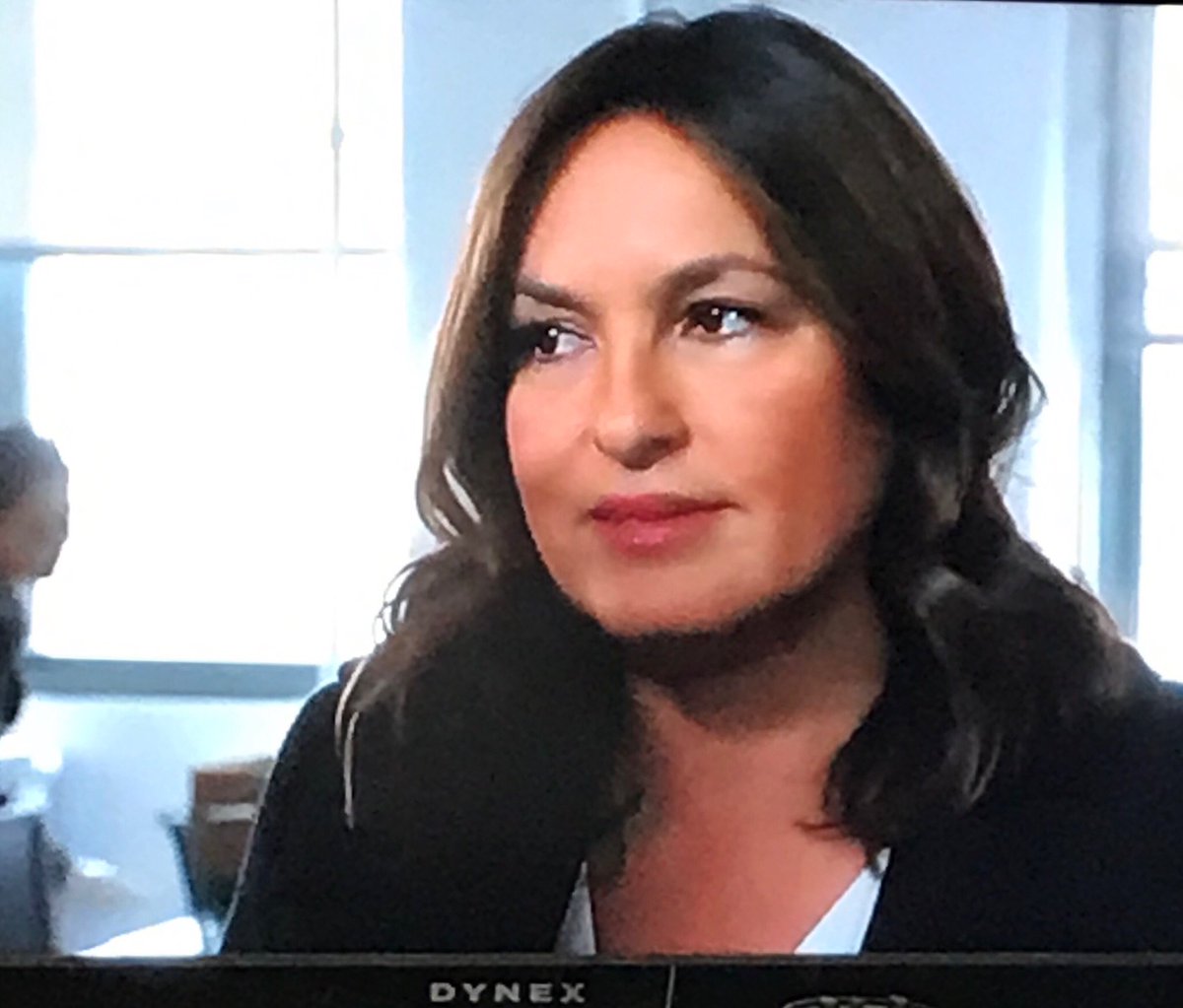 lindayanchuck's tweet photo. #knowitall #donotmesswithBenson💪 @Mariska @RaulEEsparza #comebackBarba #barsonforever❤️ https://t.co/JGzp6ry2VB