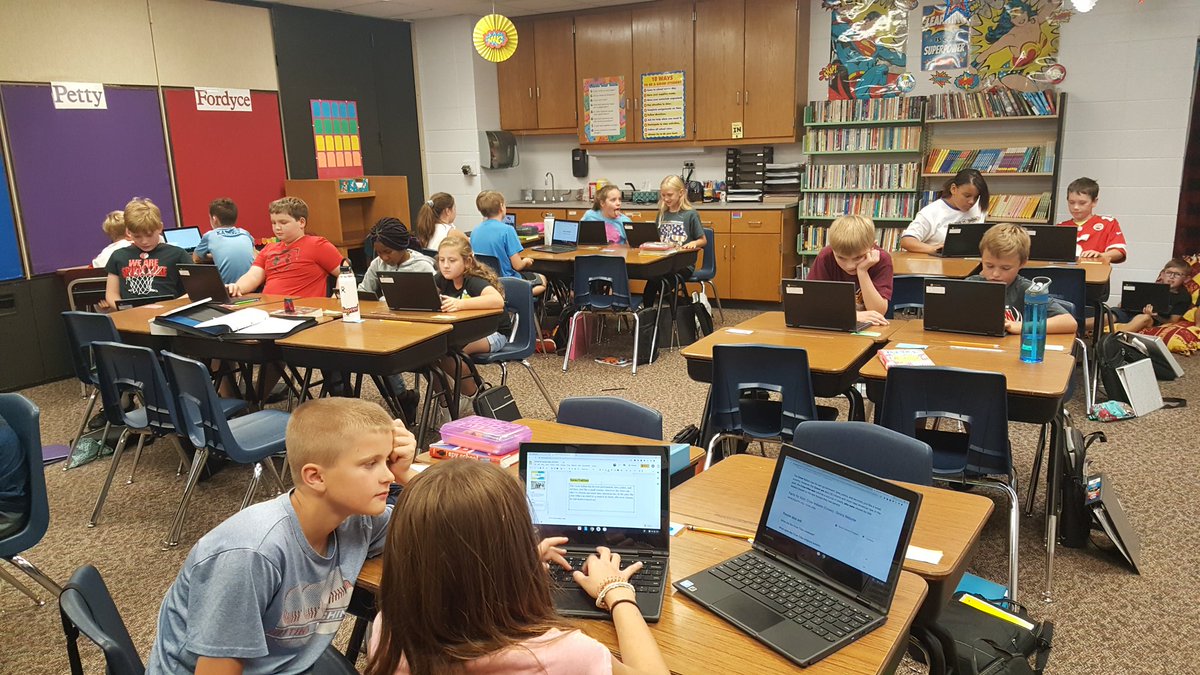 CLKopel's tweet photo. Teamwork and collaboration in action in 5th grade as we learn about the indigenous people of North and South America https://t.co/v7ZaxjGUDn