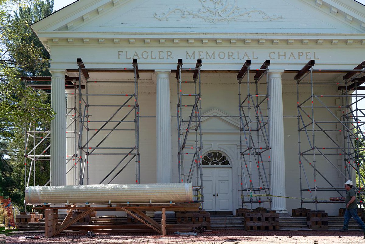1800Columns's tweet photo. #FlaglerChapel at #MillbrookSchool prepared for the #installation of replacement columns. This allows time to ensure the components line up before placing weight on the new #columns.

Installation: Consigli Construction
Photograph: Millbrook School https://t.co/wYsaM9QtLk