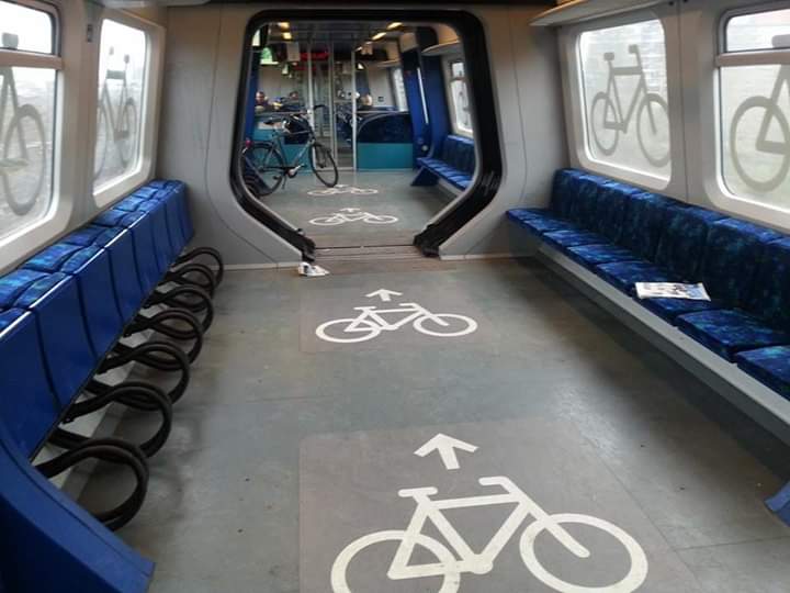 RobLeos's tweet photo. Excelente los nuevos vagones para la linea 3 del metro, @MetroMtyOficial pensando en los ciclistas! https://t.co/Ob3cKJ7idZ