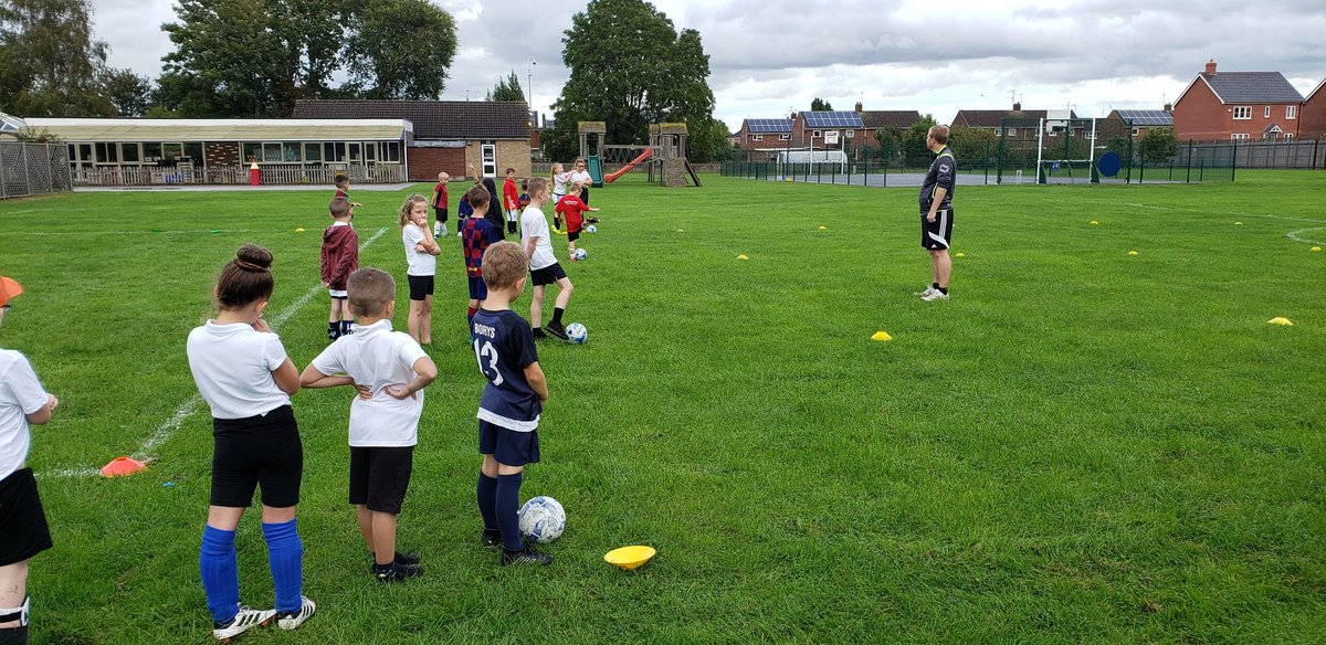 Thank you @RRowlatt11 for the 1st session of the year 2 and 3 football! Loved helping and seeing the children enjoying themselves! 

#SportForAll #ILoveSport 

@BostonStNic @fionaboothHT @gavinbHT @InfinityAcad