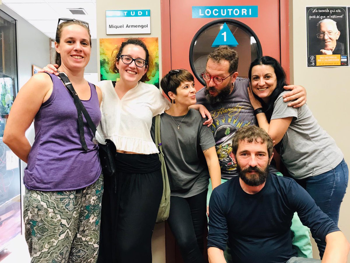 Ahir al Tulipod de <a href="/Radiomolins/">Ràdio Molins de Rei</a>, vam escoltar vinils de Maria Cinta, Los Brincos, Imagen, Els 3 Tambors, Los Autenticos, Los Dracs i <a href="/traubanda/">Trau</a> Trau. 
...amb una visita molt especial a l'estudi. 
Aqui per escoltar el programa enacast.com/sharer/?type=p…