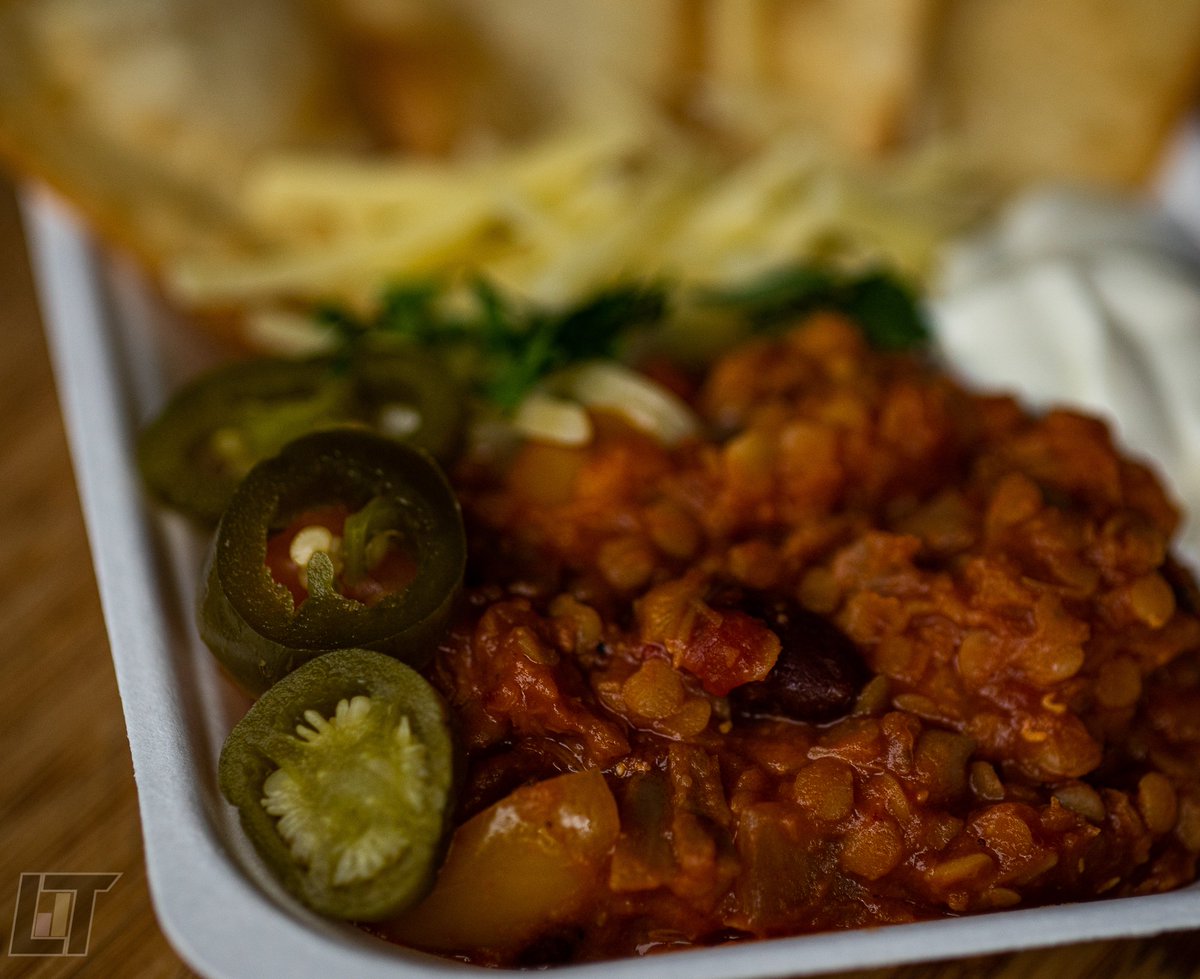LevelTheory's tweet photo. One of my favourite finds at the @TWellsFoodFest was the hot nachos from @SteelyGood. A really filling and indulgent #vegan lunch. Thanks ladies! #Kent https://t.co/xfebBbia5R
